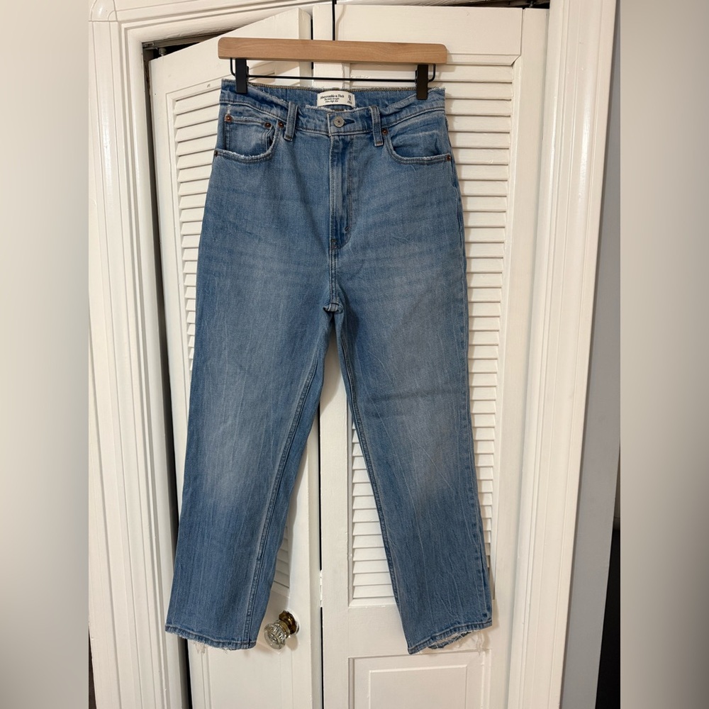 Abercrombie & Fitch Ultra High Rise Ankle Straight Jeans